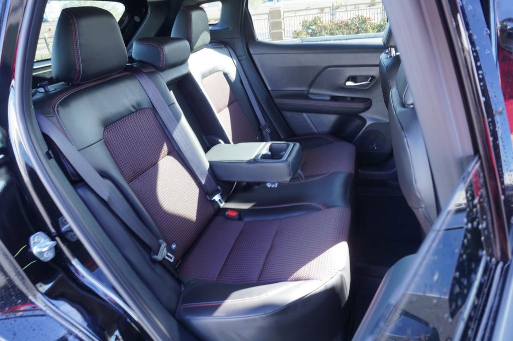 Certified 2025 Nissan Kicks SR FWD image 9