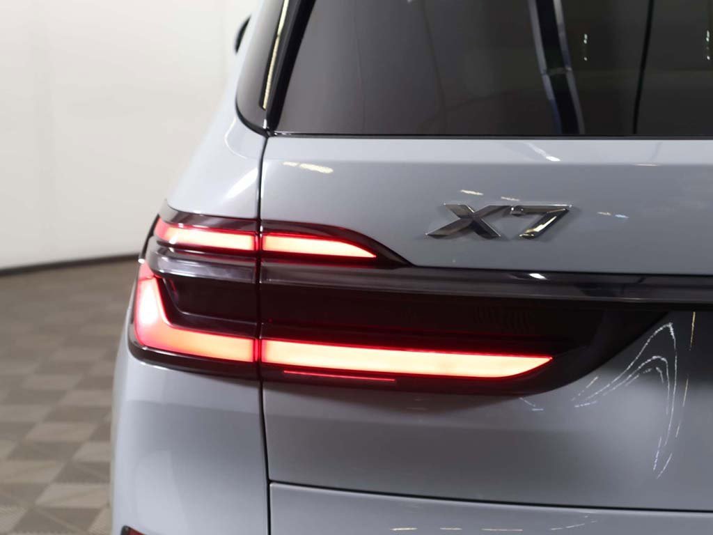 Used 2024 BMW X7 xDrive40i w/ Executive Package image 18
