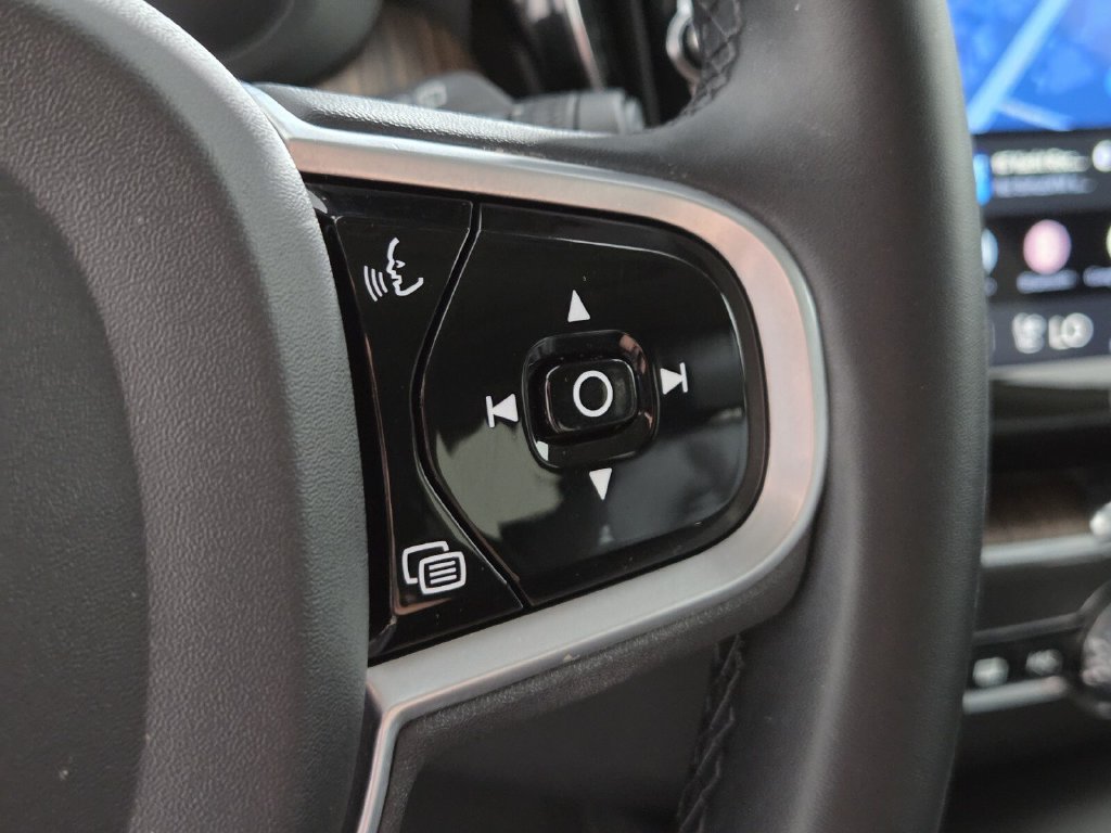 Used 2023 Volvo XC60 B5 Plus w/ Protection Package Premier FWD image 22