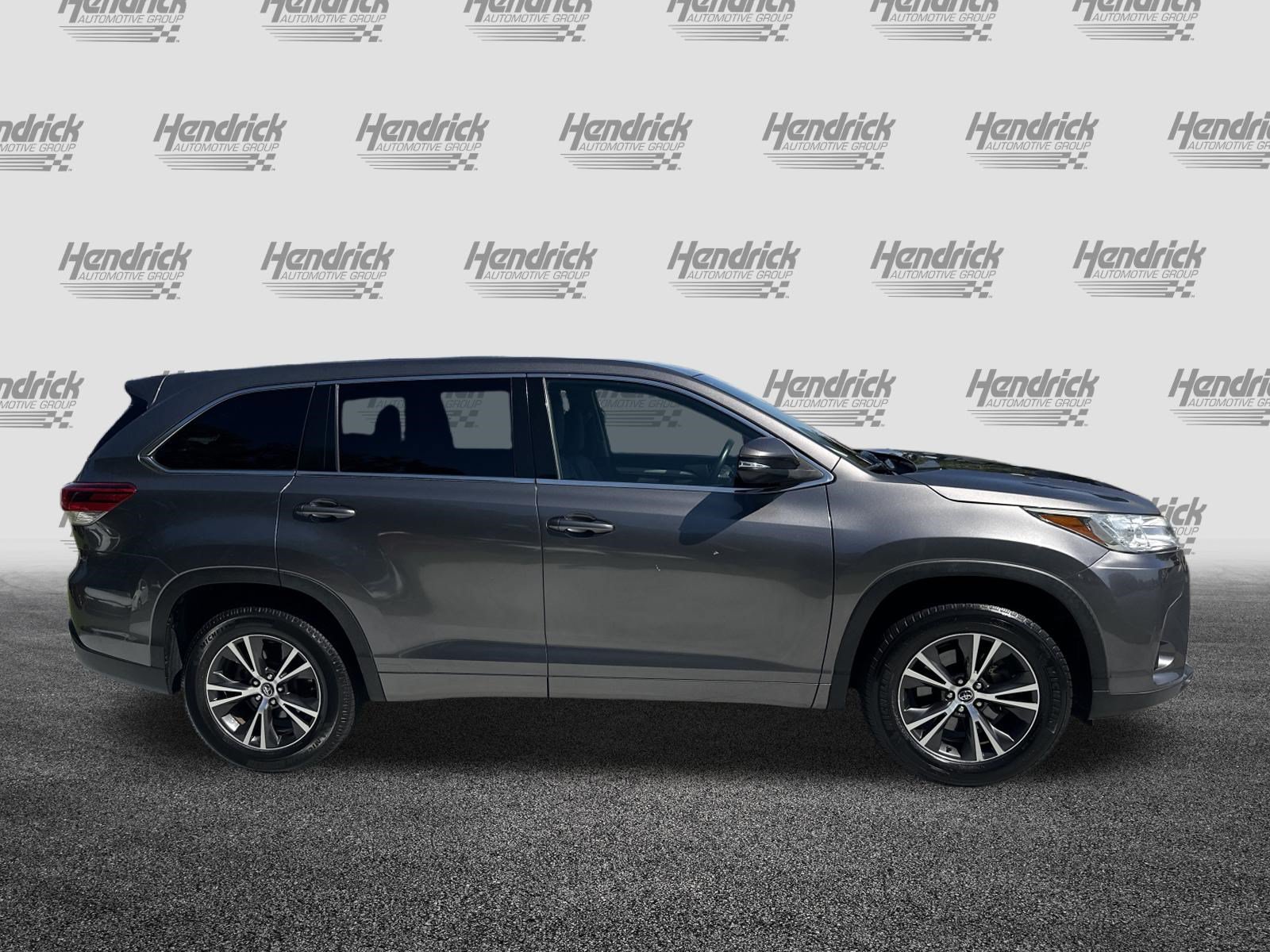 Used 2017 Toyota Highlander LE FWD image 11