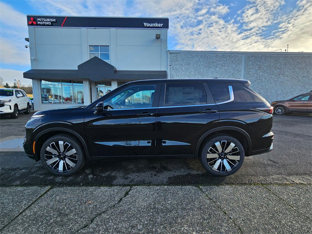 New 2025 Mitsubishi Outlander SE image 8