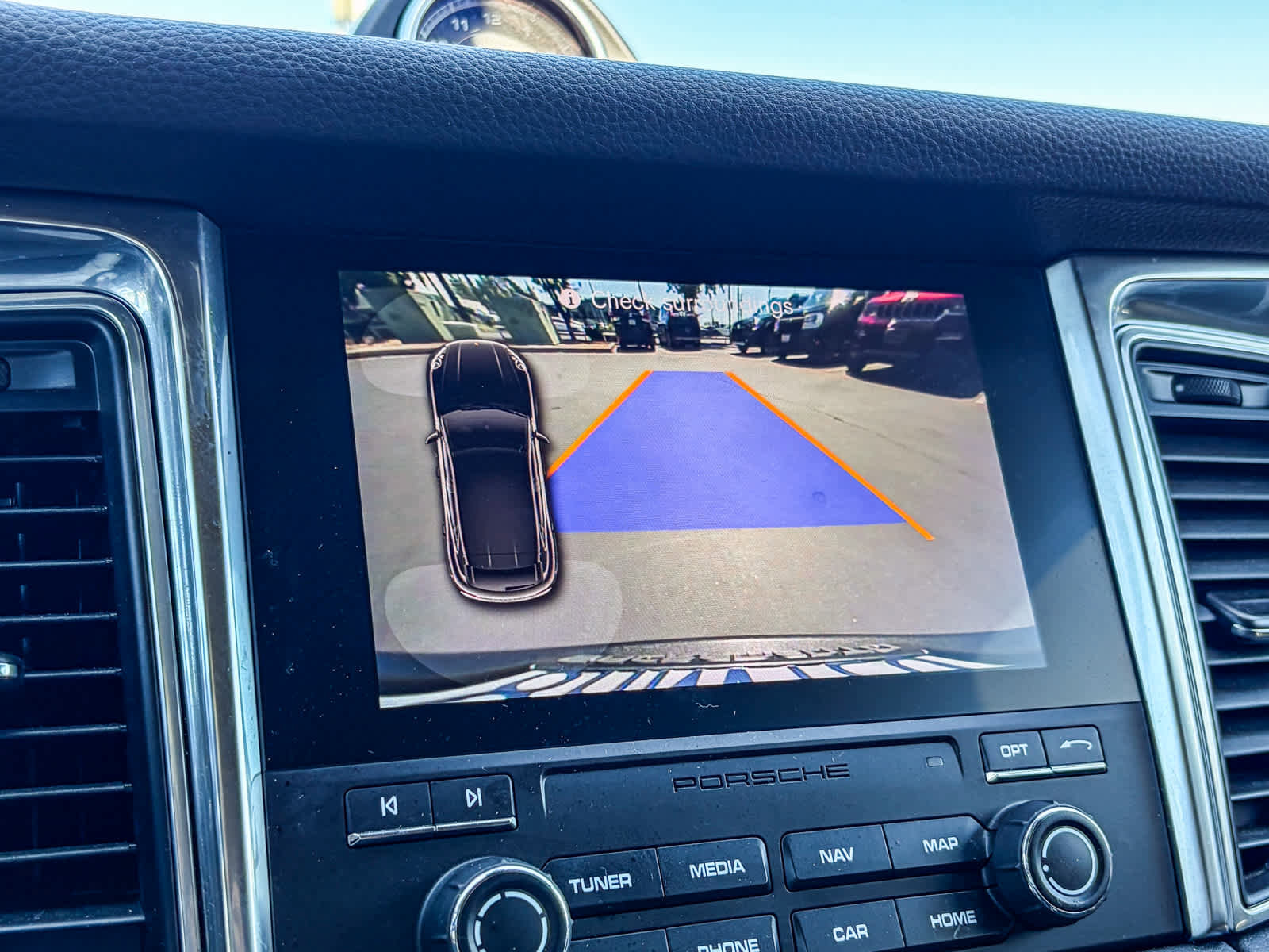 Used 2018 Porsche Macan AWD/4WD image 23