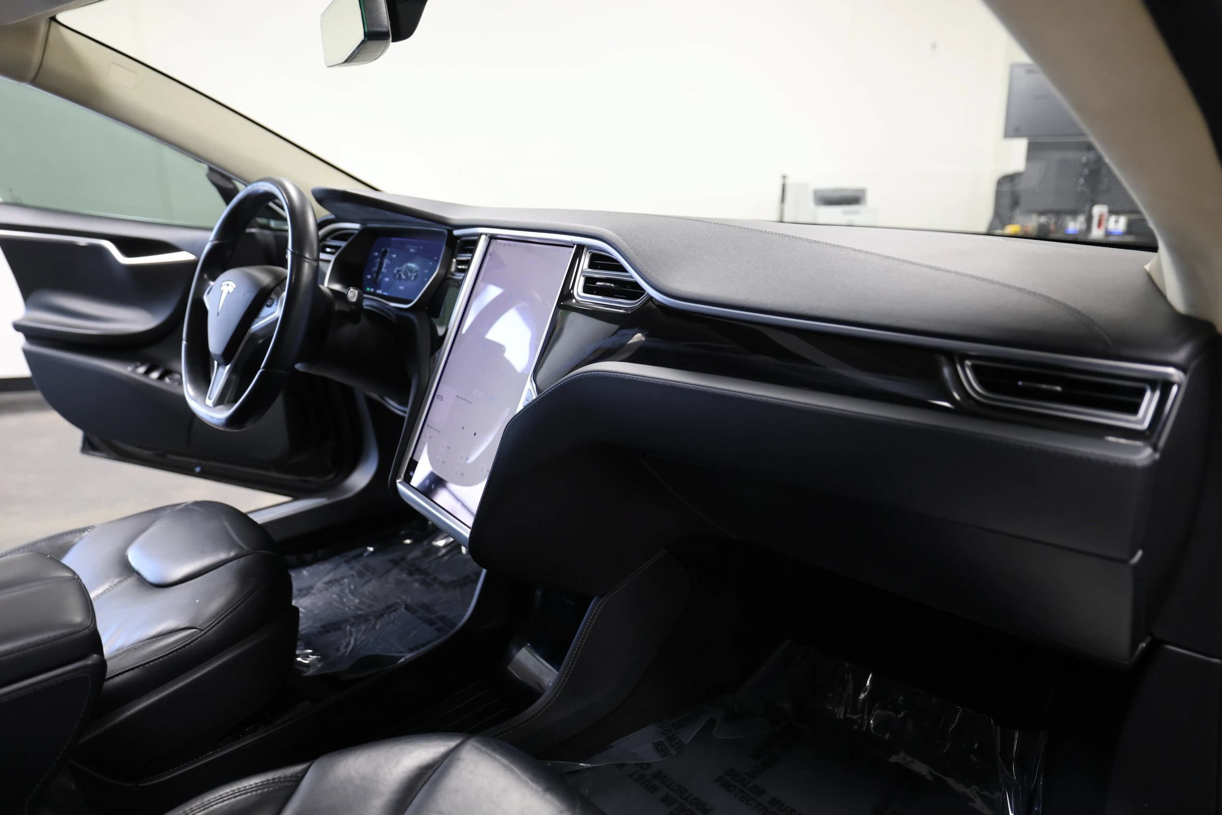 Used 2015 Tesla Model S 70D AWD/4WD image 38