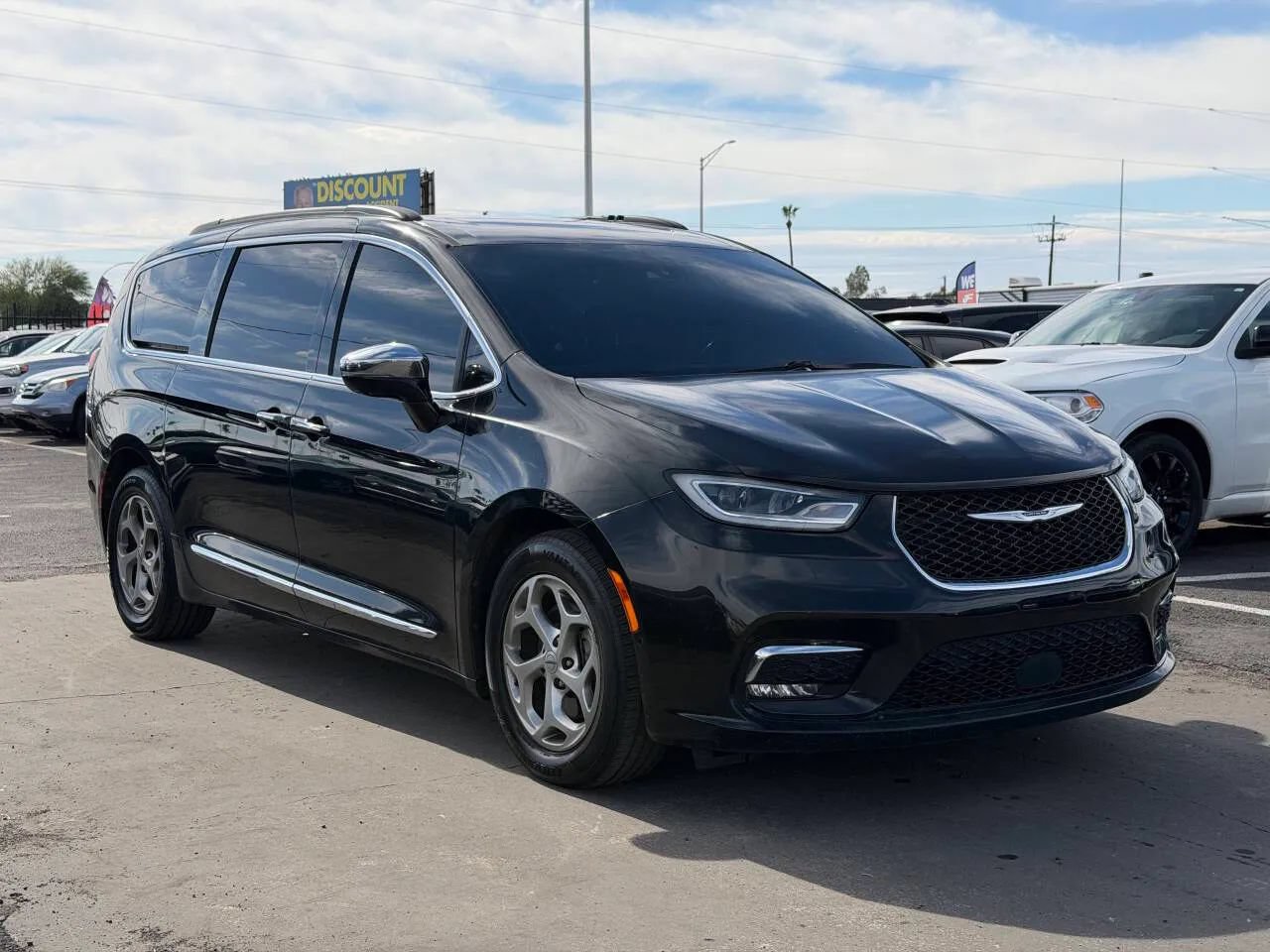 Used 2022 Chrysler Pacifica Limited FWD image 11