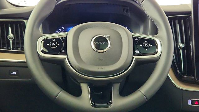 New 2026 Volvo XC60 B5 Plus w/ Climate Package PRO AWD/4WD image 25