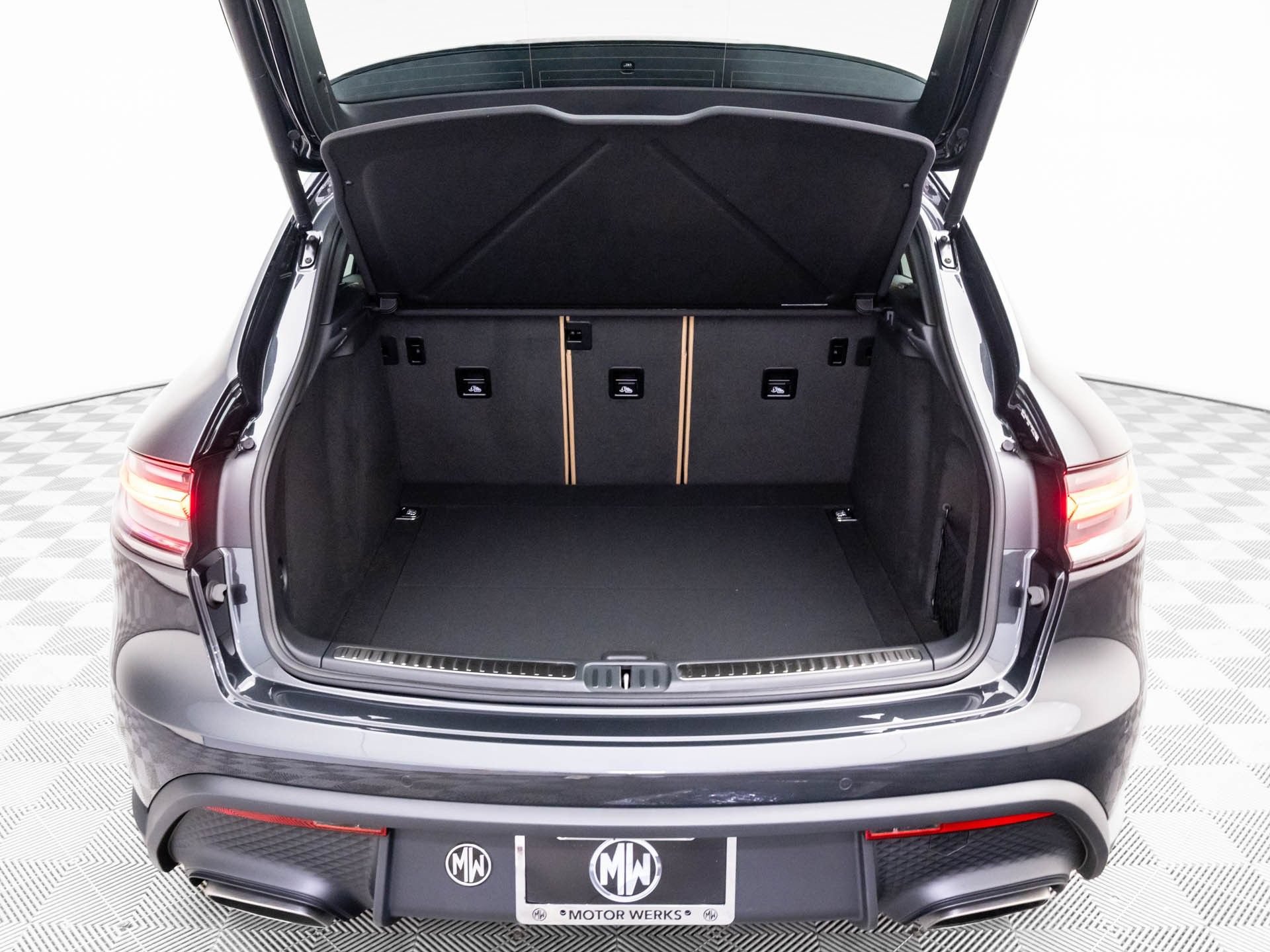 Certified 2026 Porsche Macan AWD/4WD image 30