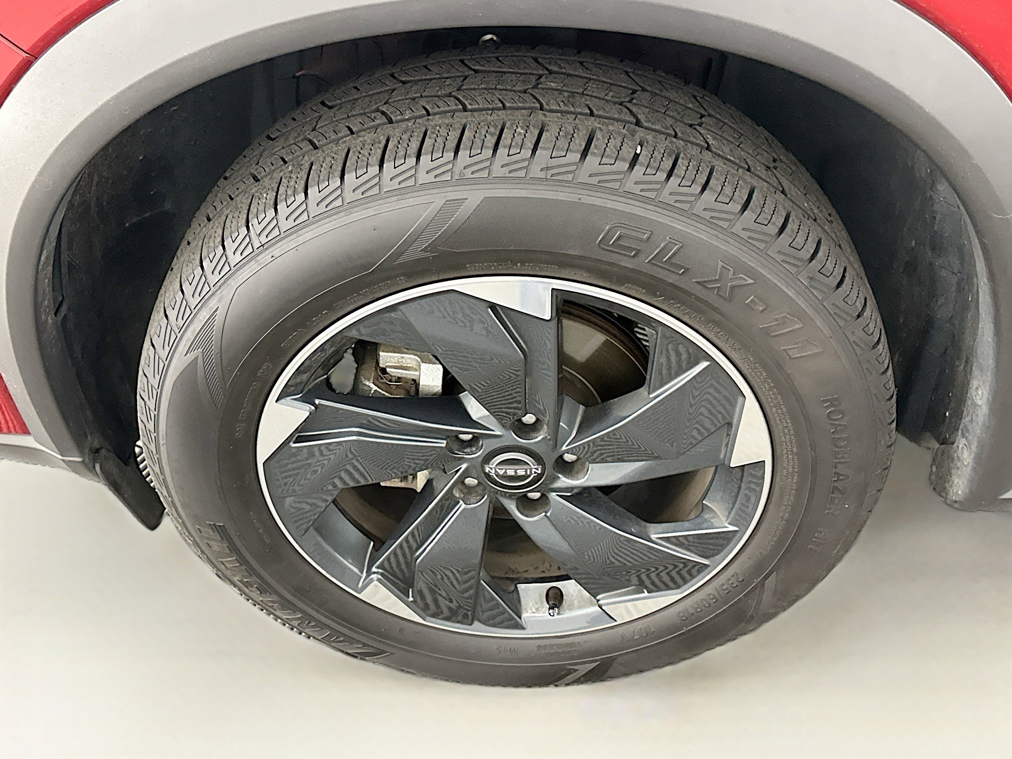 Used 2025 Nissan Rogue SV image 11