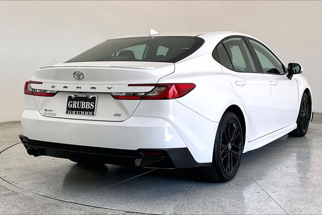 Used 2025 Toyota Camry SE image 2