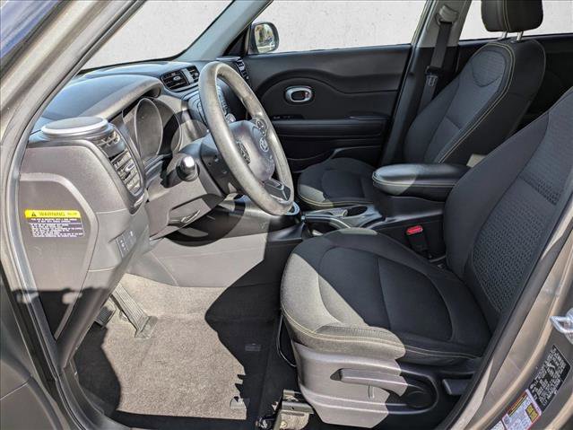 Used 2016 Kia Soul + image 17