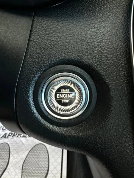 Used 2019 Mercedes-Benz C 300 4MATIC Sedan image 32