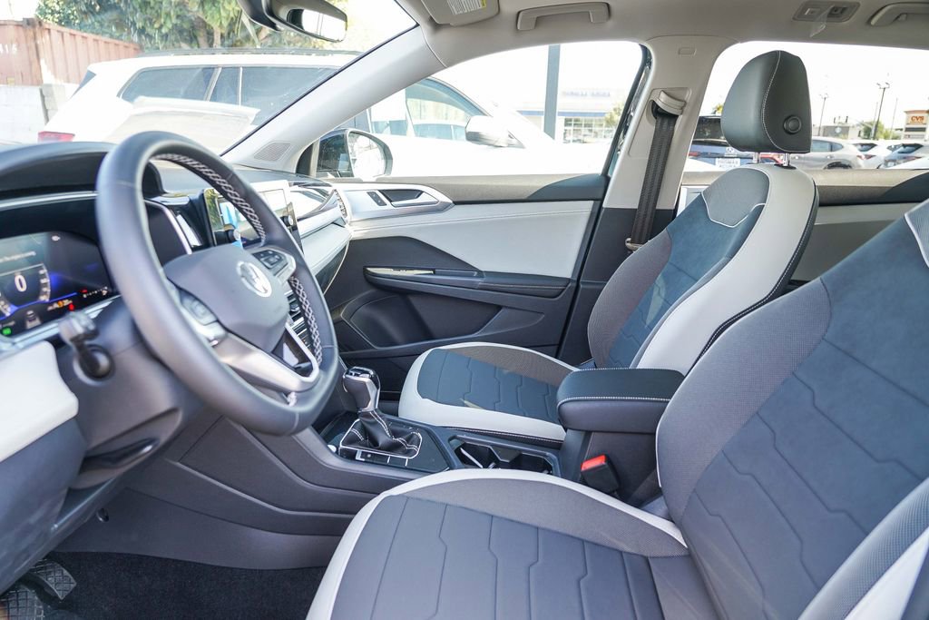 New 2025 Volkswagen Taos SE image 26