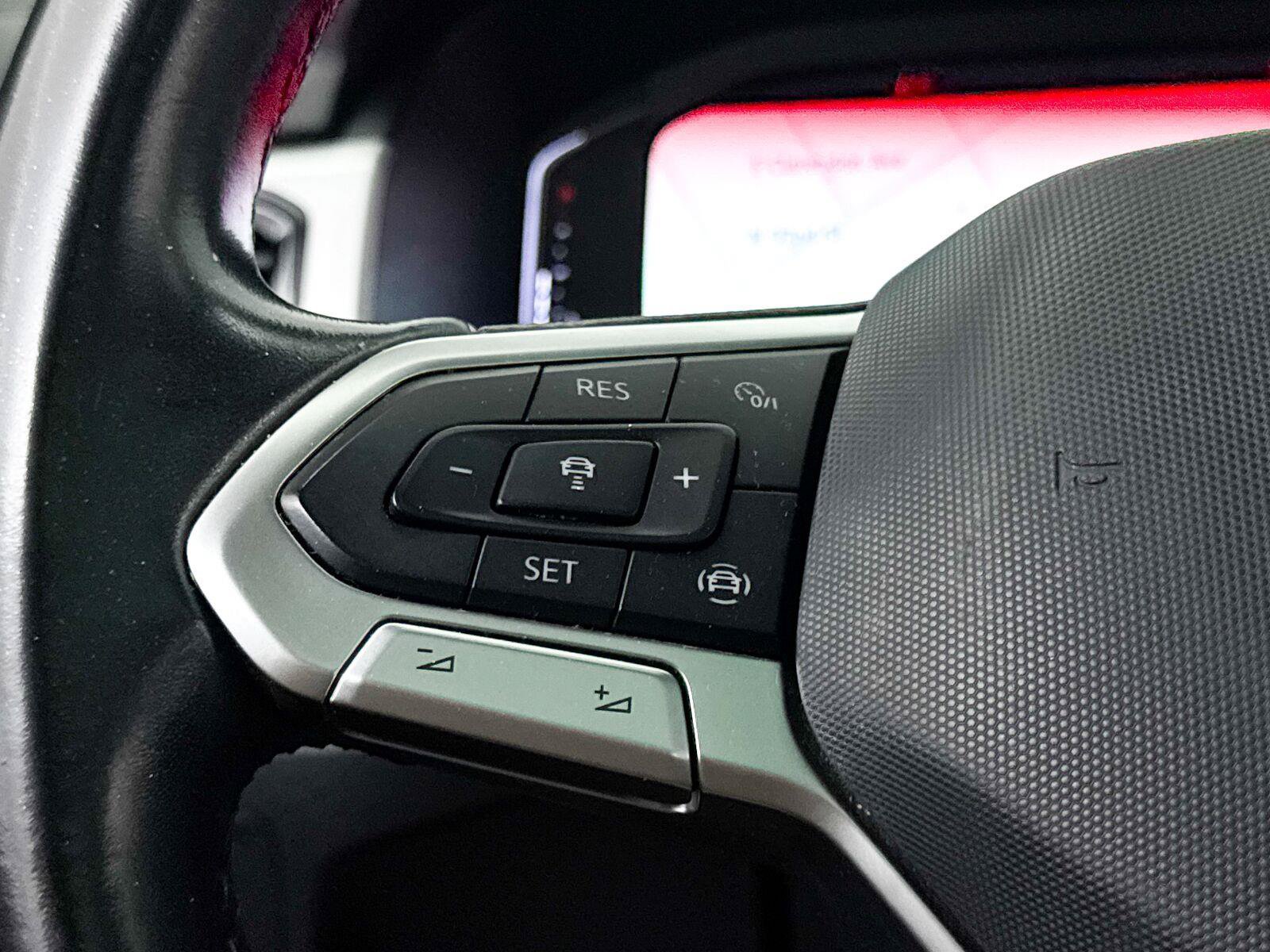Used 2020 Volkswagen Atlas Cross Sport SEL FWD image 32