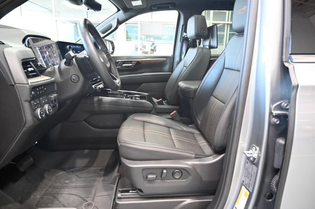 Used 2025 Chevrolet Suburban High Country AWD/4WD image 11