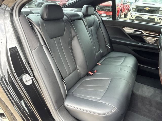 Used 2020 BMW 750i xDrive w/ Executive Package image 31