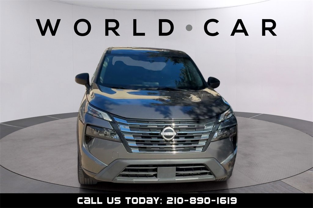 Used 2024 Nissan Rogue S image 2