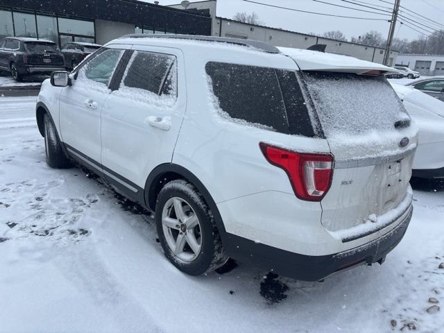 Used 2019 Ford Explorer XLT image 5