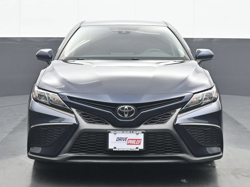 Used 2021 Toyota Camry SE FWD image 1