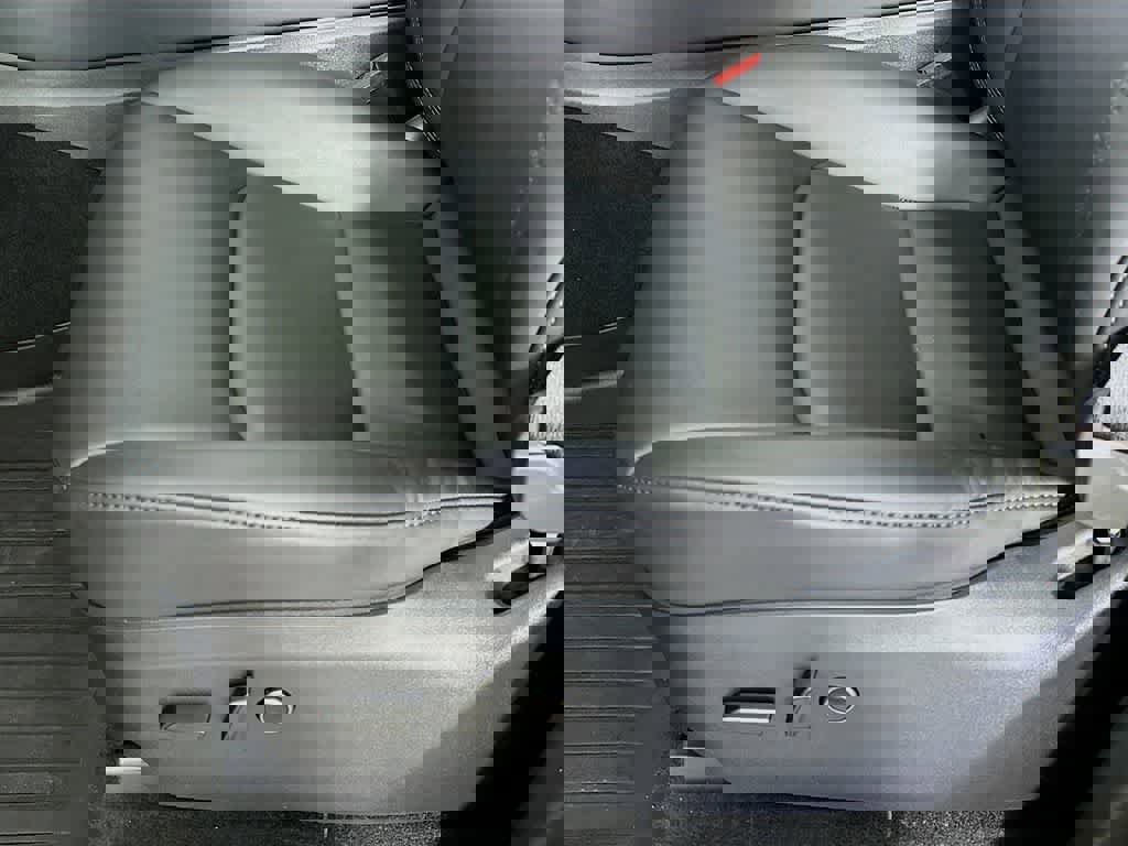 Used 2024 Tesla Model Y Performance image 29