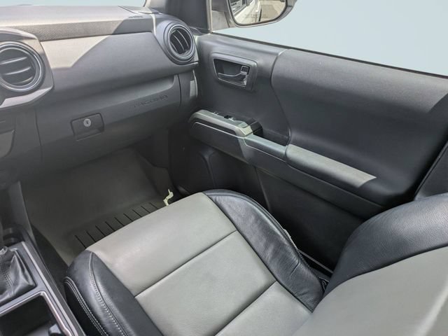Used 2022 Toyota Tacoma TRD Off-Road w/ Technology Package RWD image 17