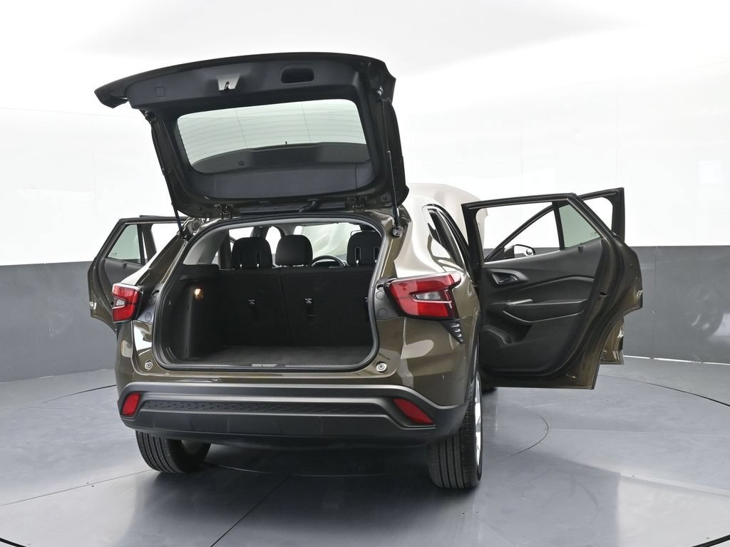 Used 2024 Chevrolet Trax LS w/ LS Convenience Package FWD image 69