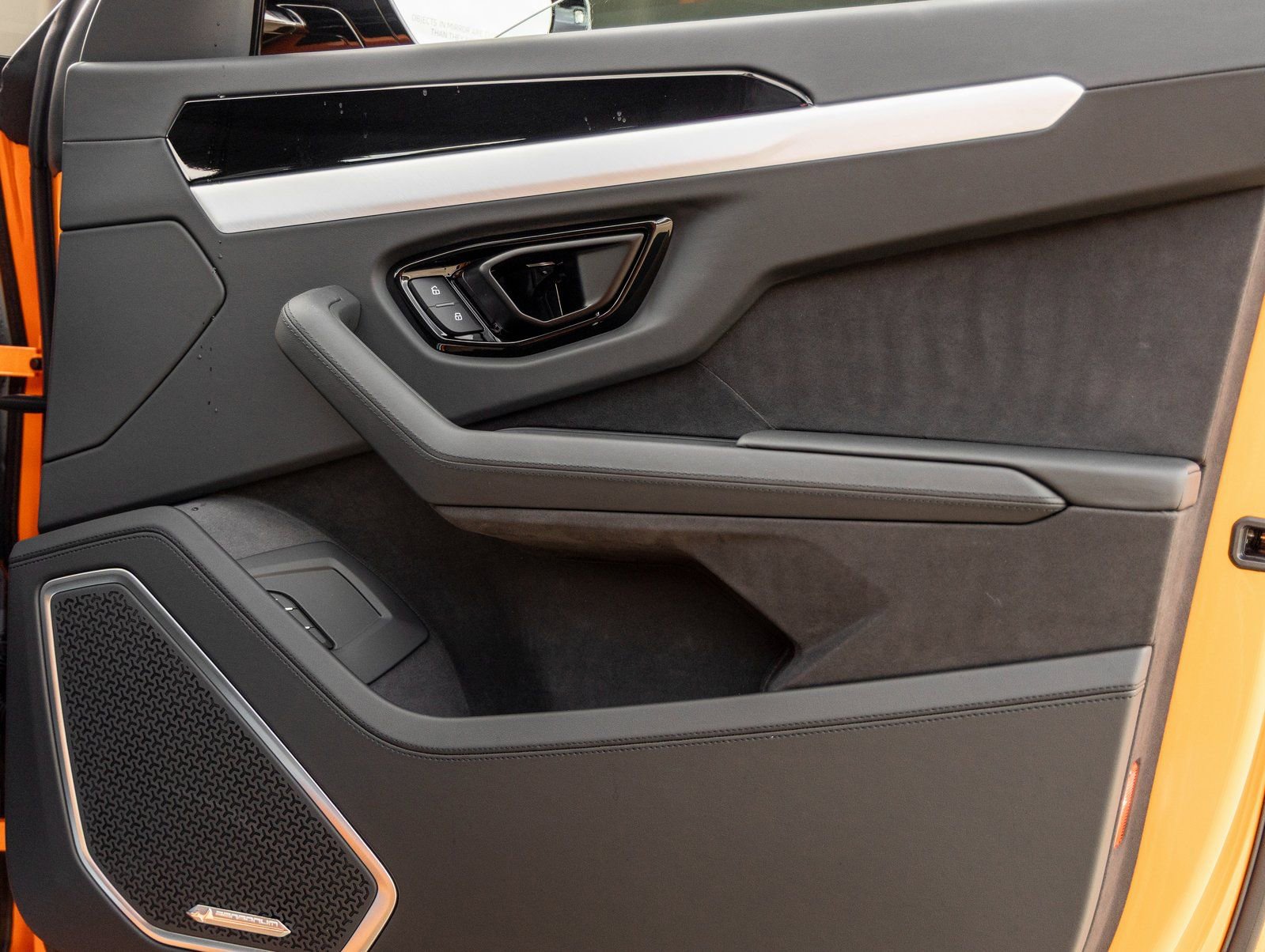 Used 2025 Lamborghini Urus SE image 38