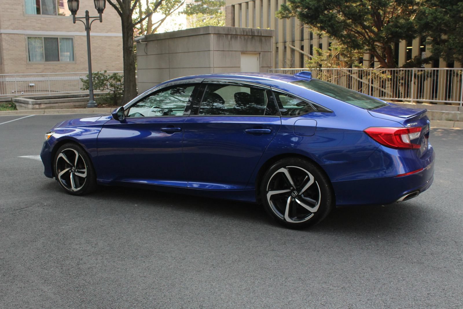 Used 2020 Honda Accord Sport image 9