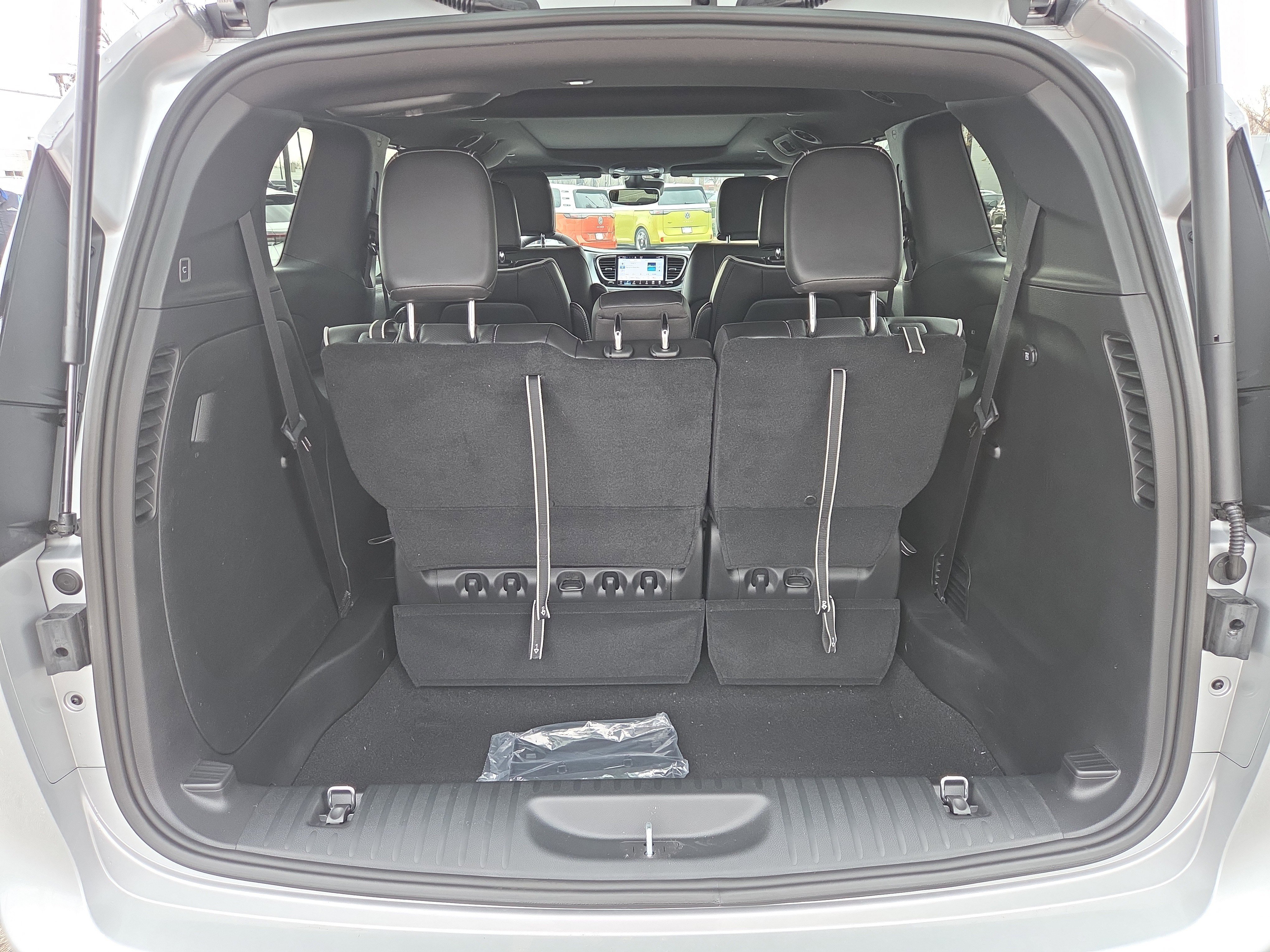 New 2026 Chrysler Pacifica Limited image 9