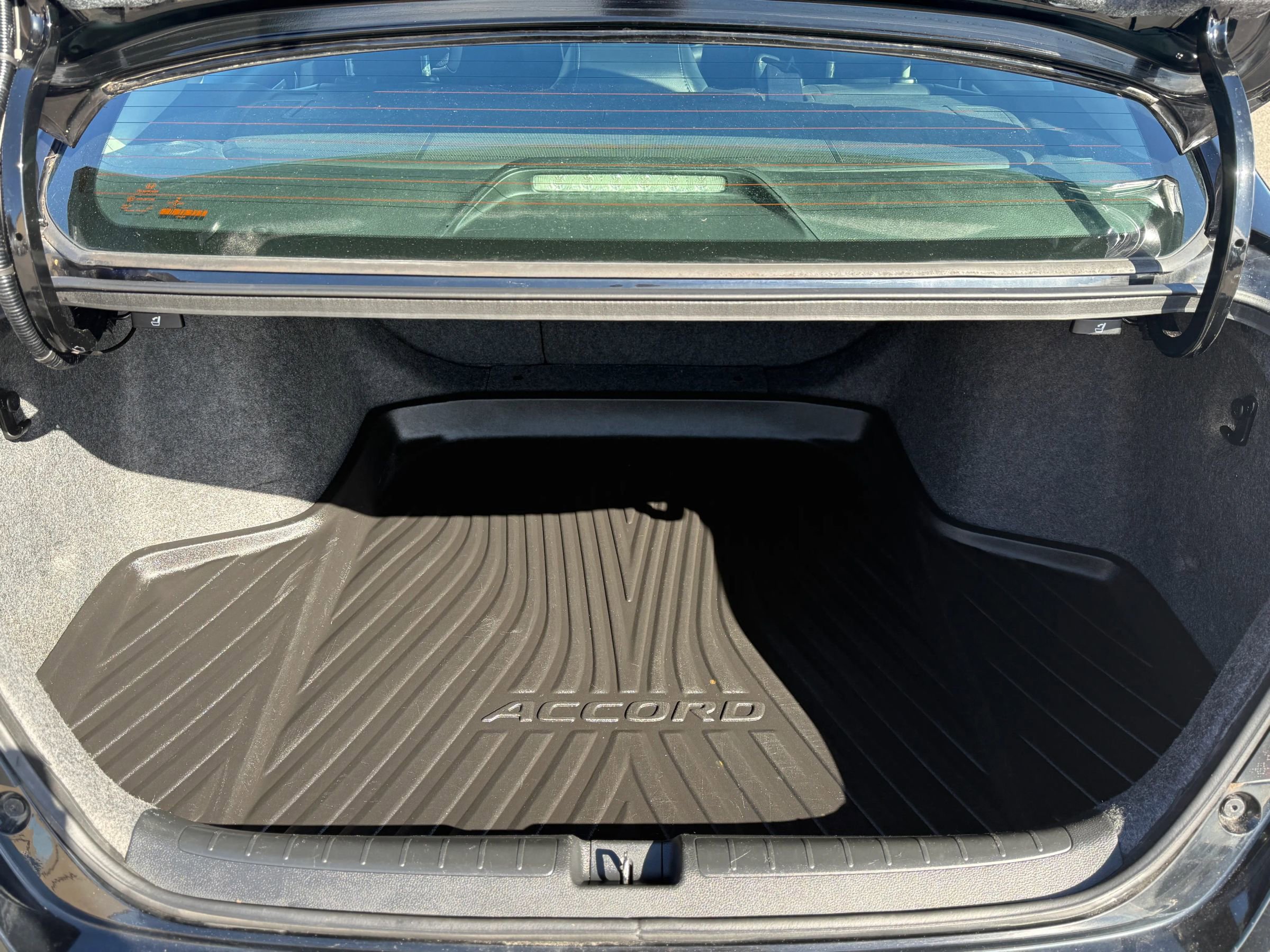 Used 2018 Honda Accord EX-L image 10