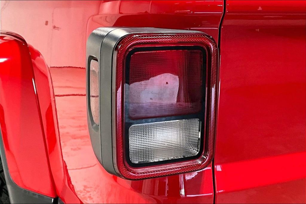 Used 2020 Jeep Gladiator Sport image 41