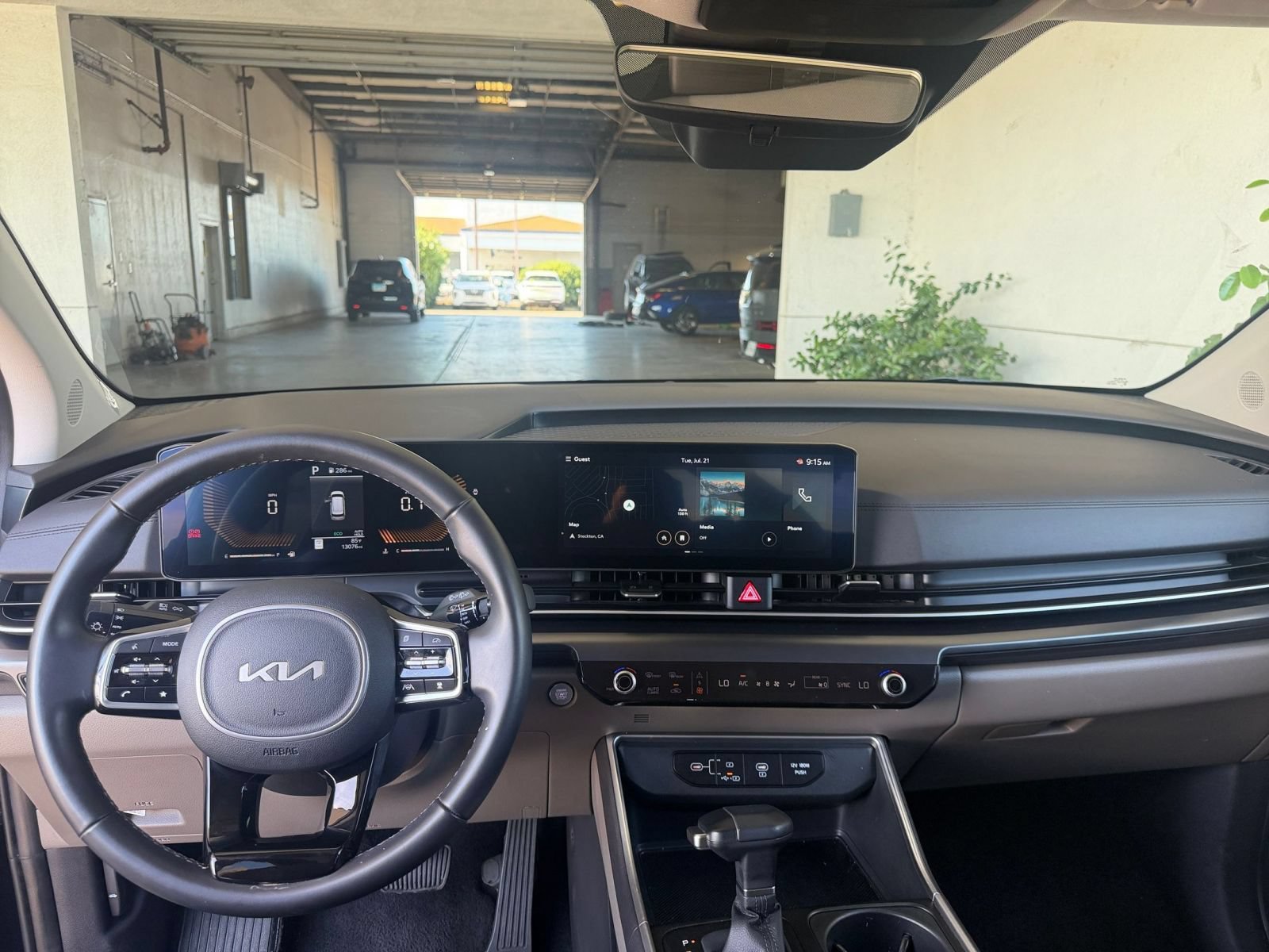 Used 2026 Kia Carnival FWD image 36