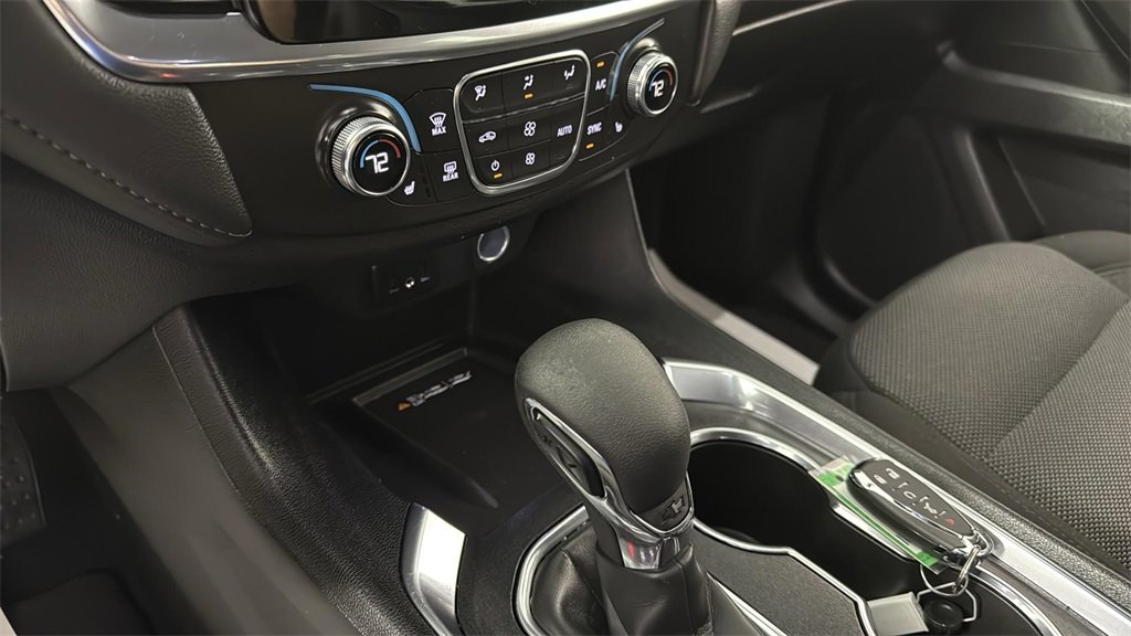 Used 2023 Chevrolet Traverse LT image 21