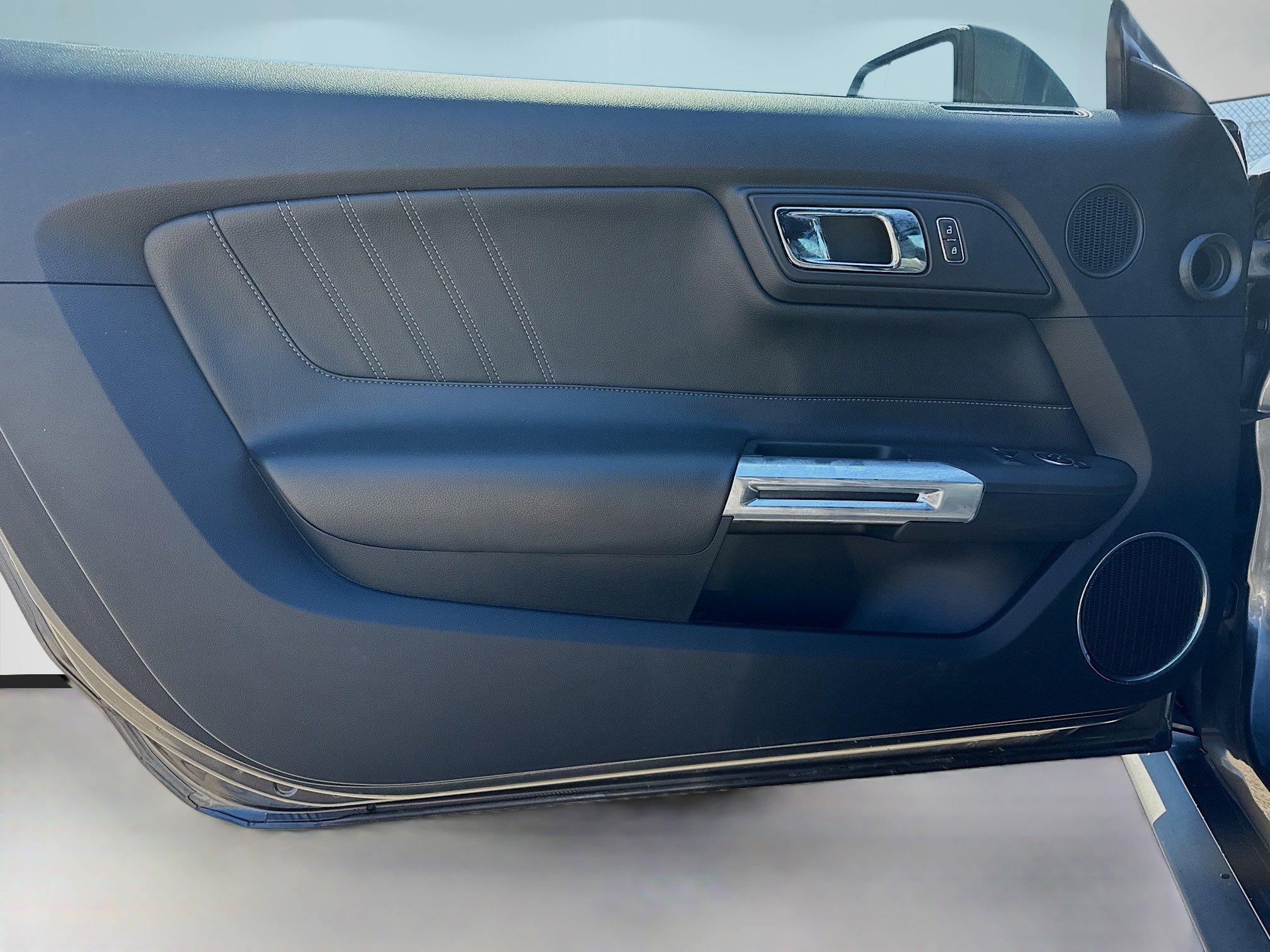 Used 2017 Ford Mustang Premium image 19