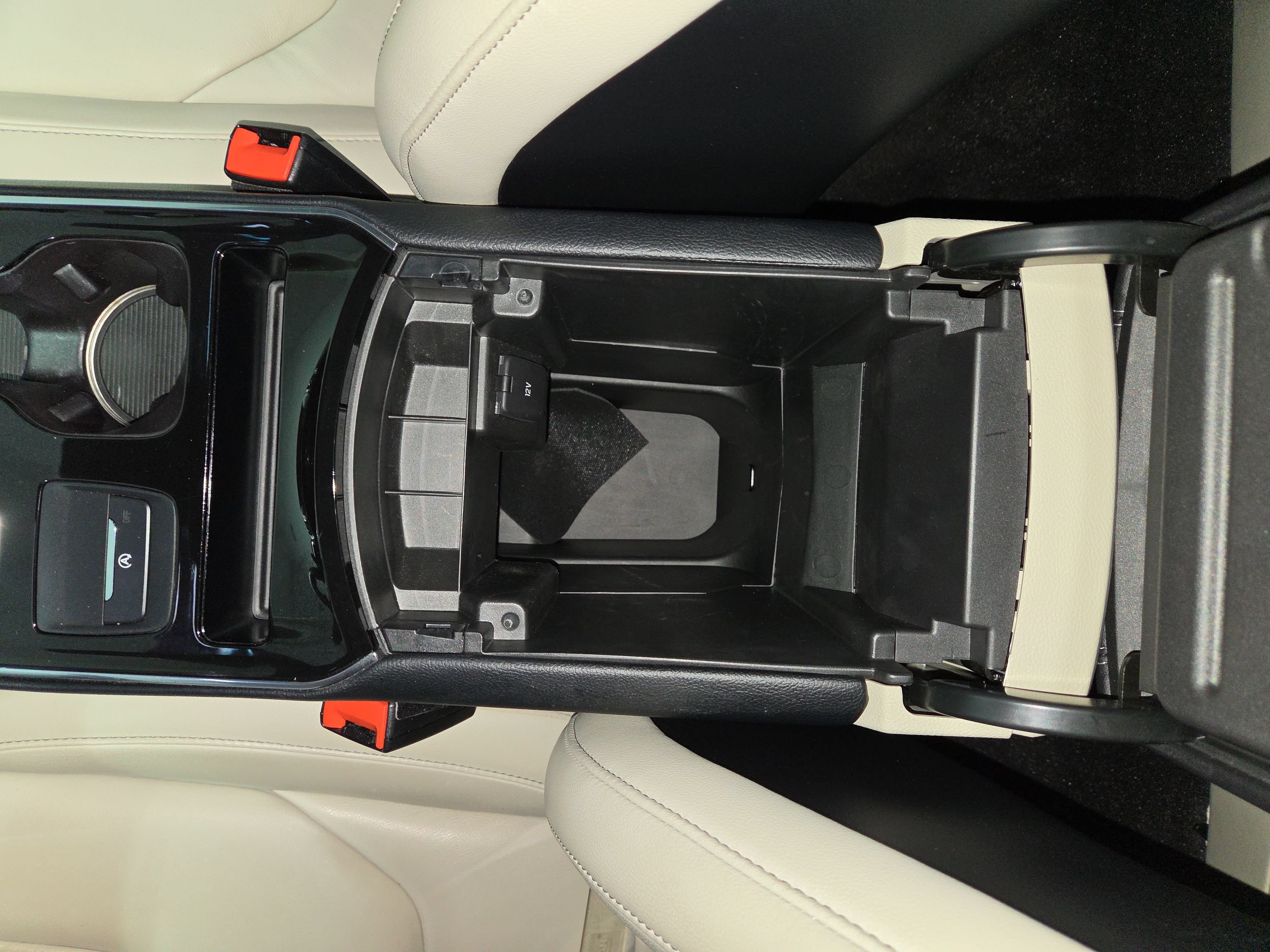 Used 2019 Ford Edge Titanium FWD image 28
