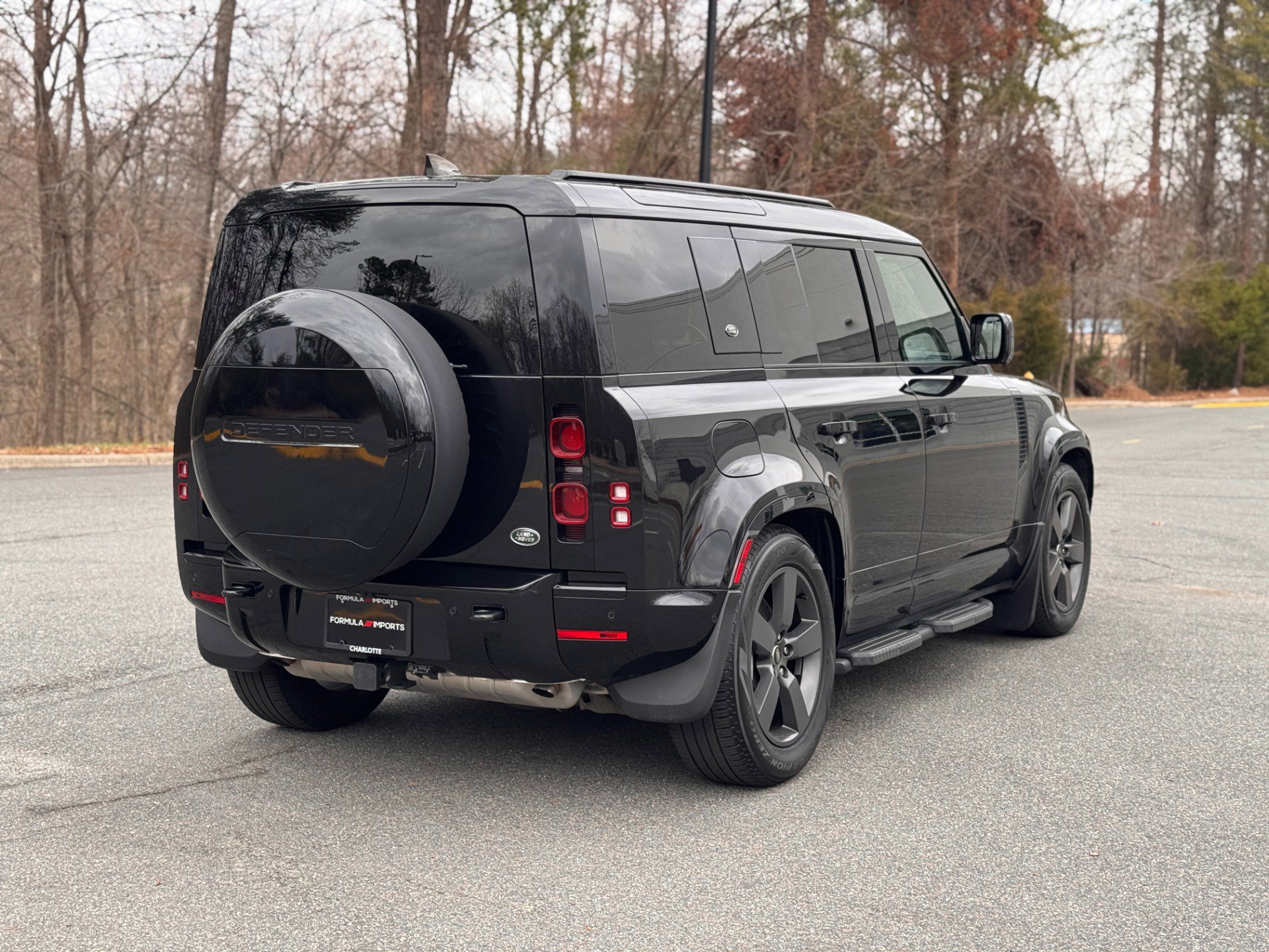 Used 2023 Land Rover Defender 110 X-Dynamic SE AWD/4WD image 12