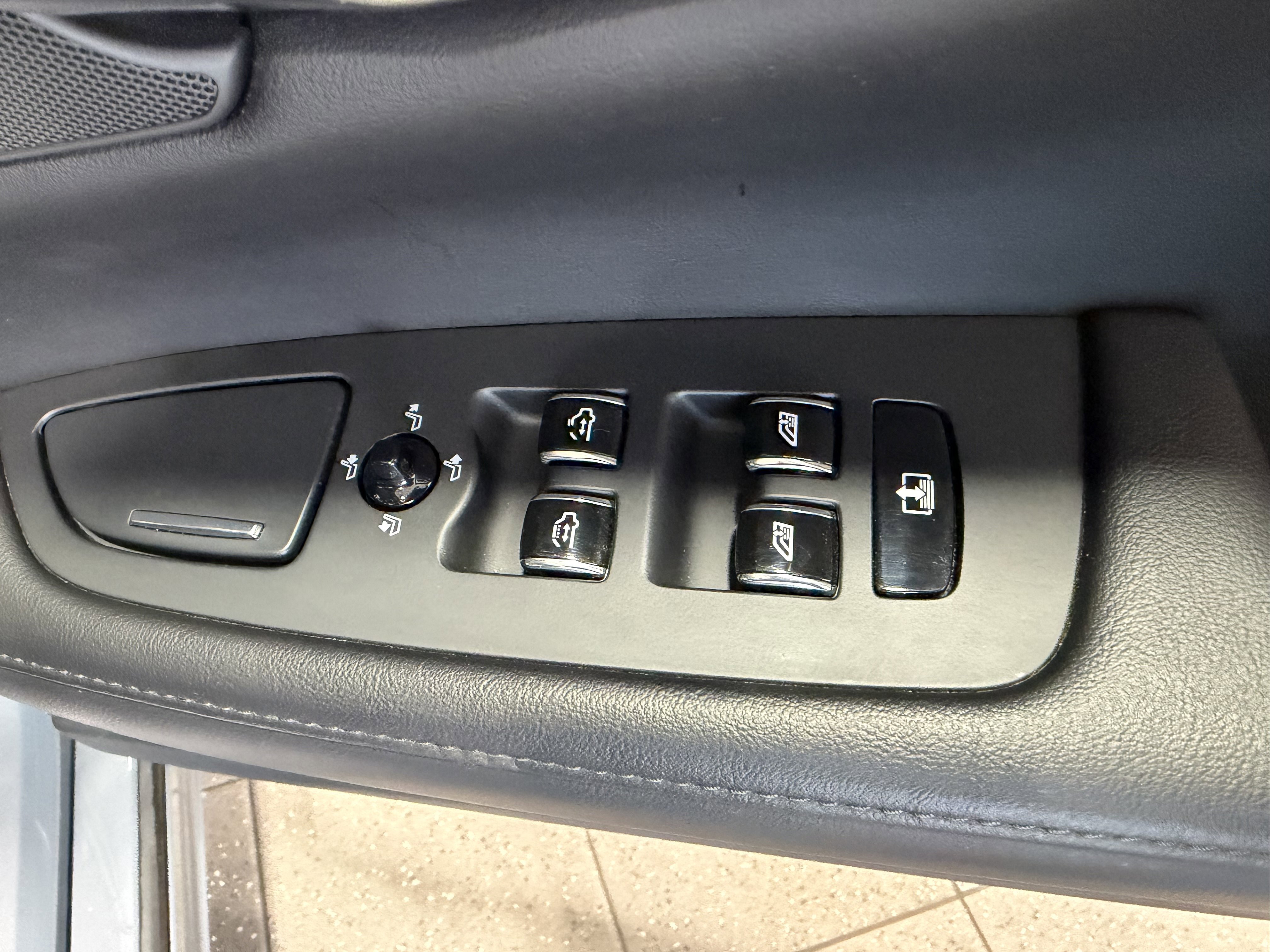 Used 2023 Volvo S90 B6 Plus AWD/4WD image 27
