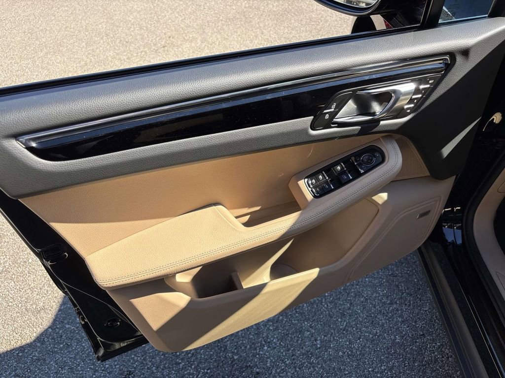 New 2026 Porsche Macan image 23