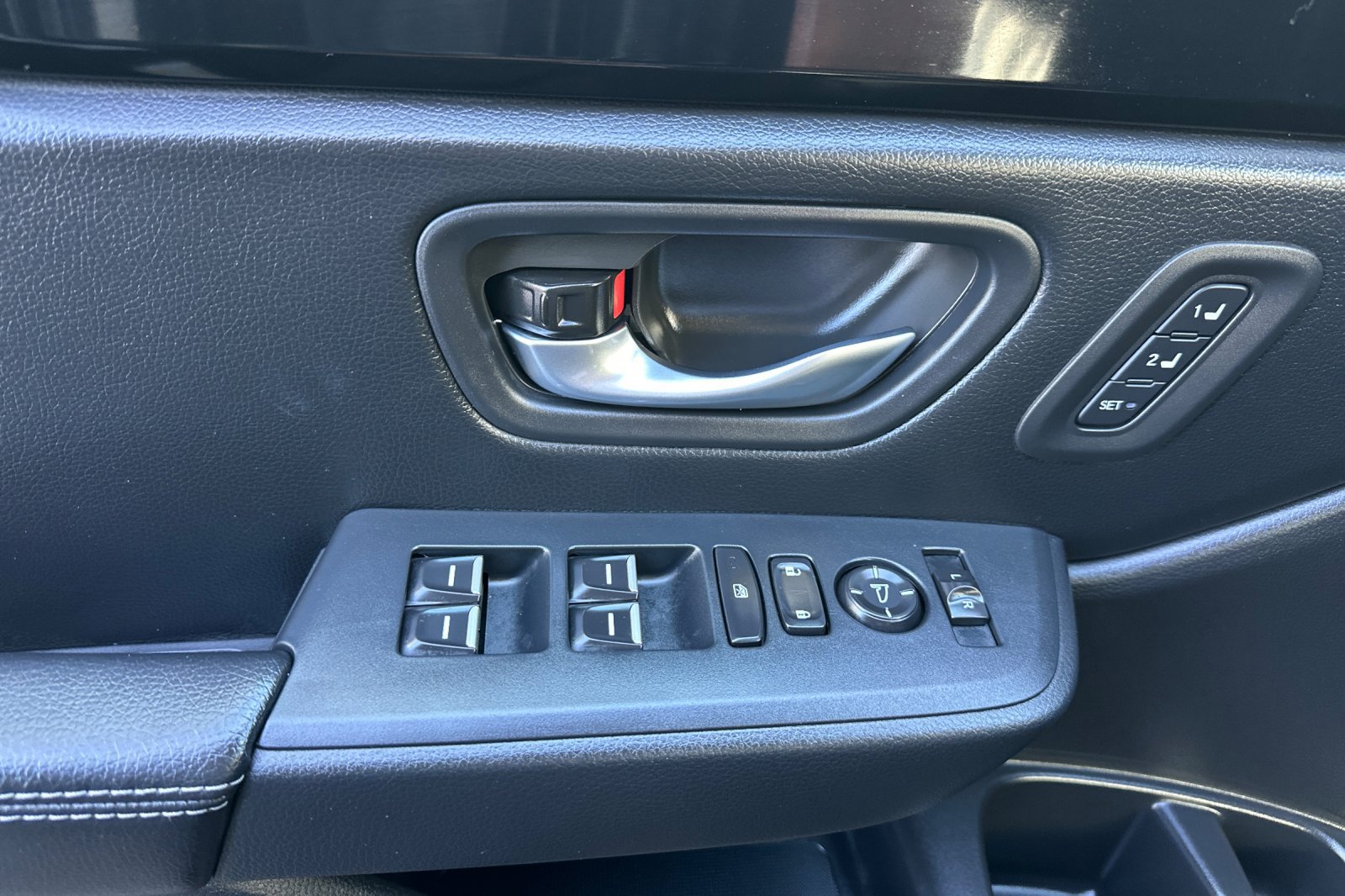 Used 2025 Honda Pilot EX-L image 11