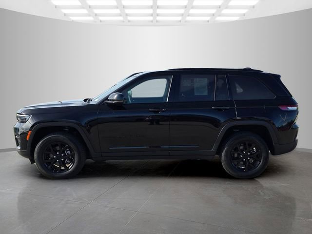 Used 2025 Jeep Grand Cherokee Altitude AWD/4WD image 8