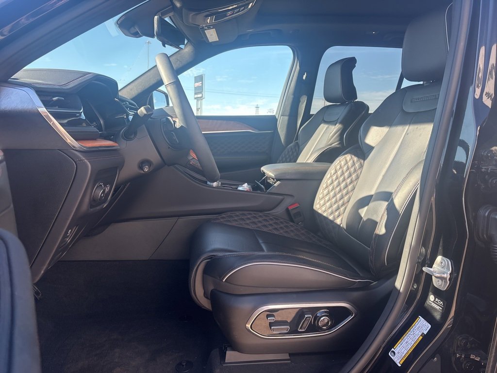 Used 2025 Jeep Grand Cherokee Summit image 6