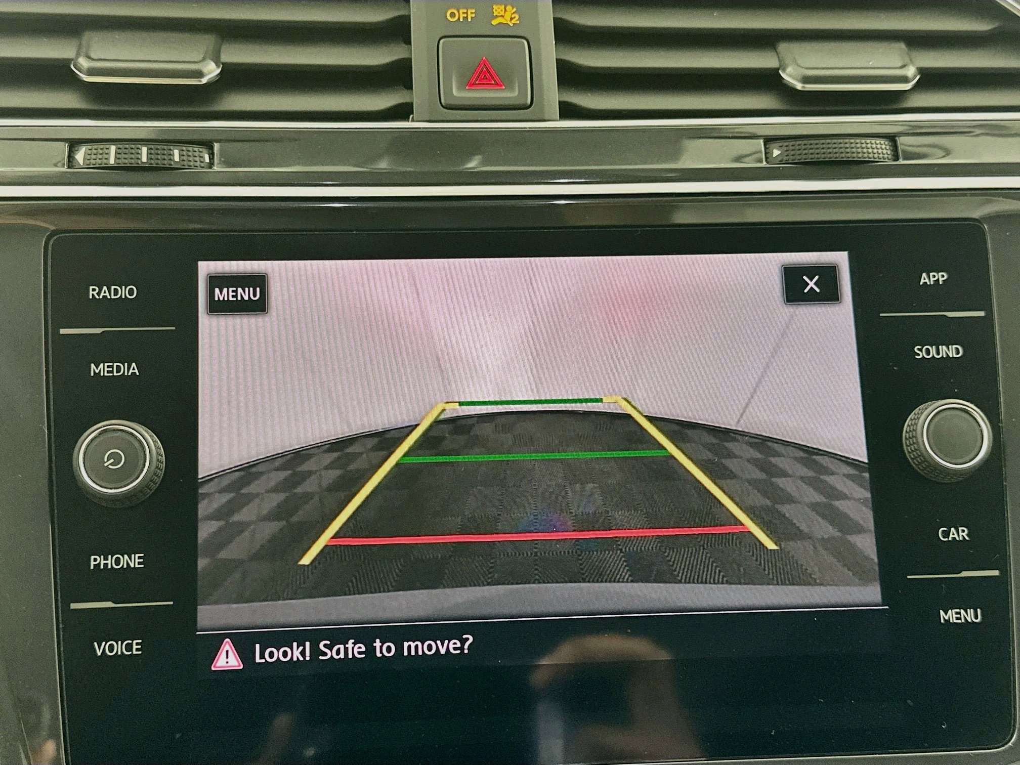 Used 2020 Volkswagen Tiguan SE w/ Panoramic Sunroof Package FWD image 21