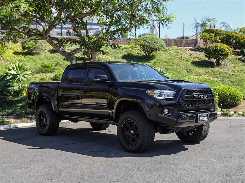 Used 2017 Toyota Tacoma TRD Sport w/ Tow Package (A/T) AWD/4WD image 7