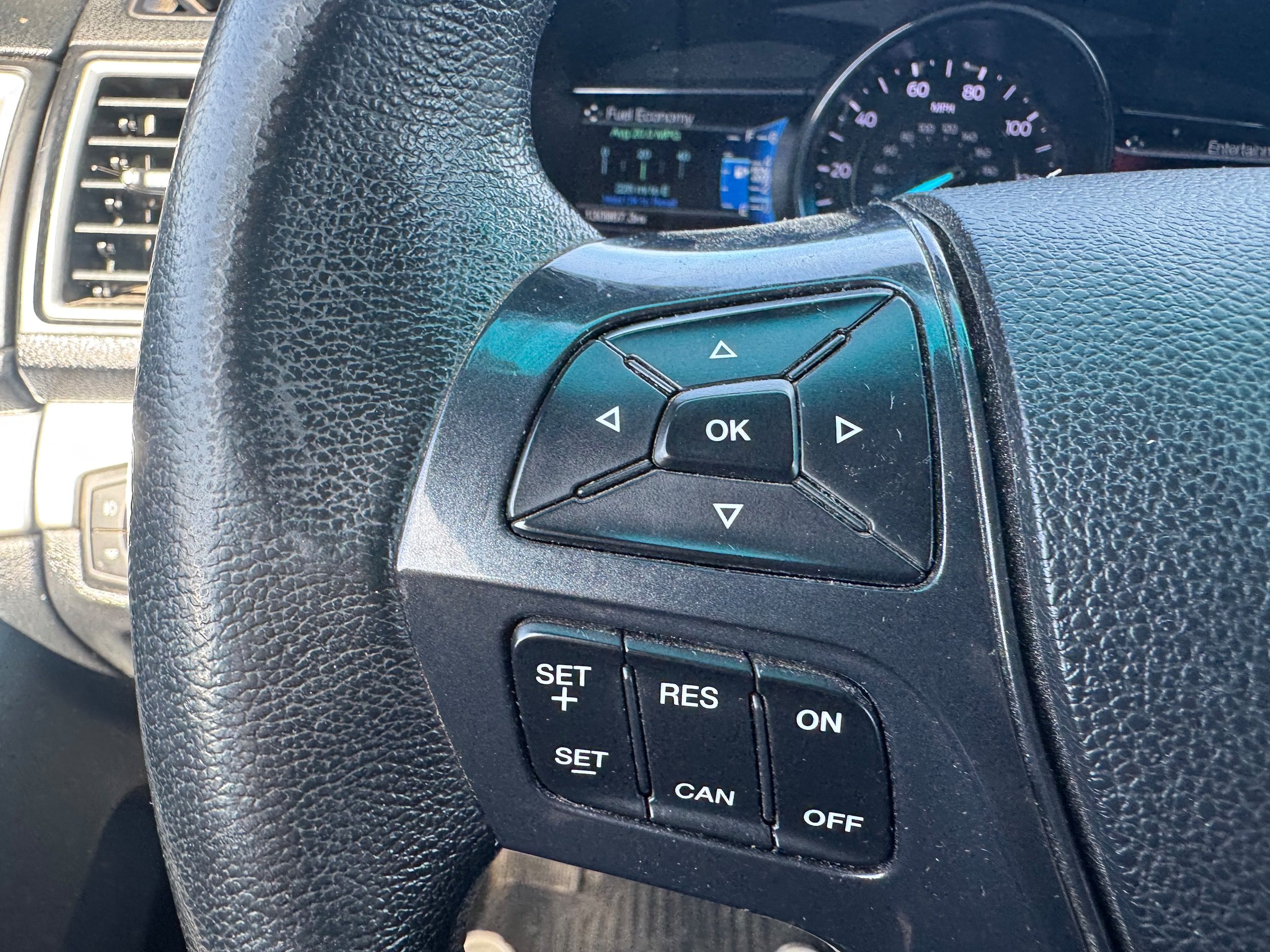 Used 2017 Ford Explorer XLT w/ Equipment Group 202A AWD/4WD image 14