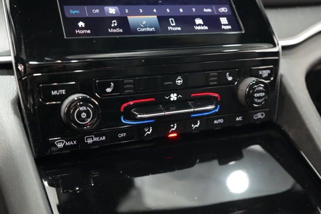 Used 2023 Jeep Grand Cherokee L Altitude image 30