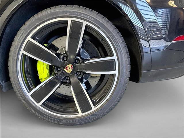 Certified 2023 Porsche Cayenne Turbo S AWD/4WD image 25