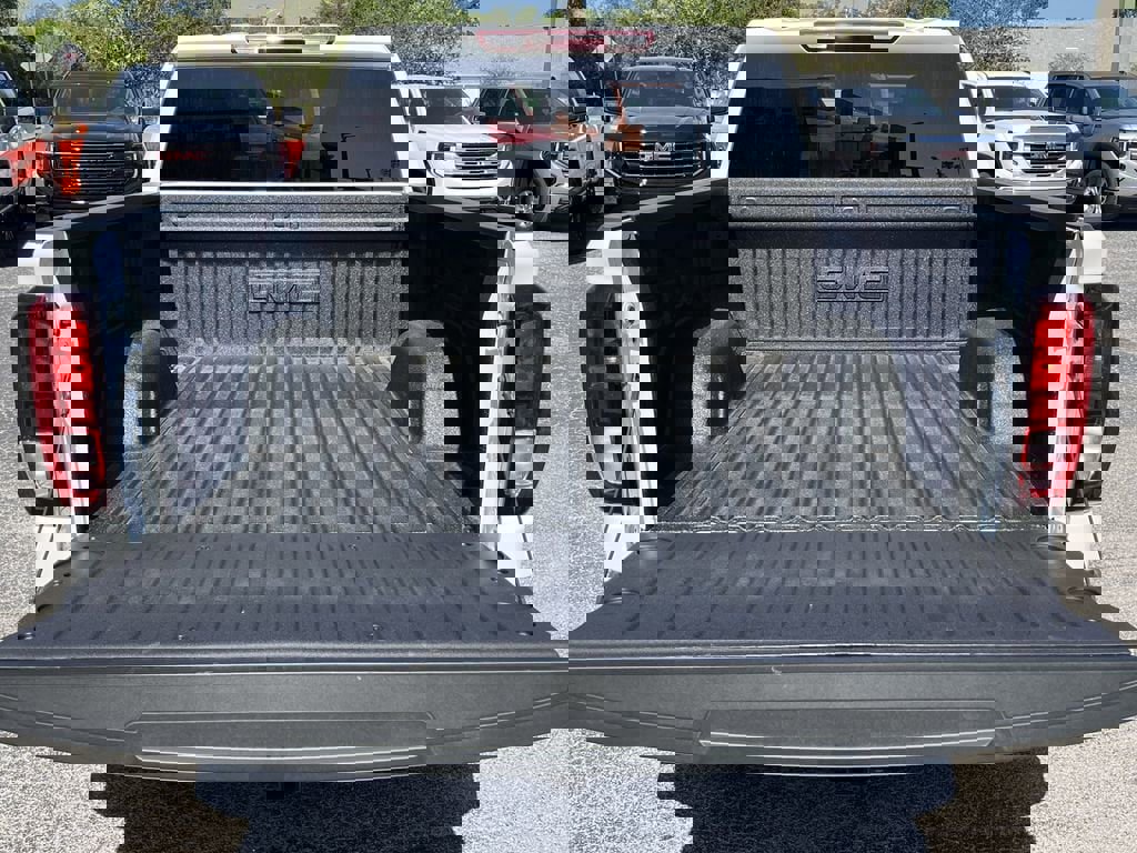New 2025 GMC Sierra 1500 Elevation image 4