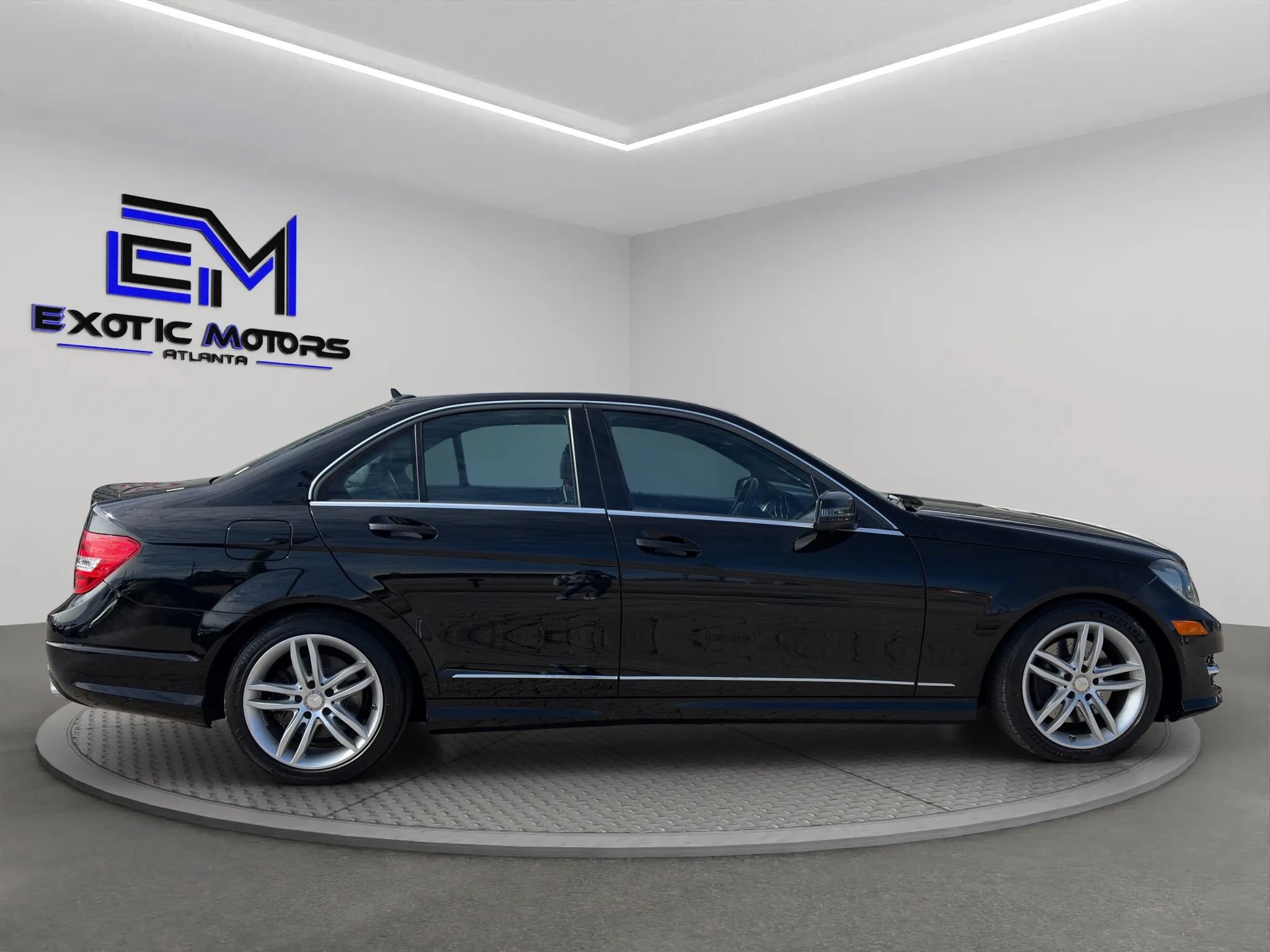Used 2013 Mercedes-Benz C 300 4MATIC Sedan w/ Premium 1 Pkg image 6