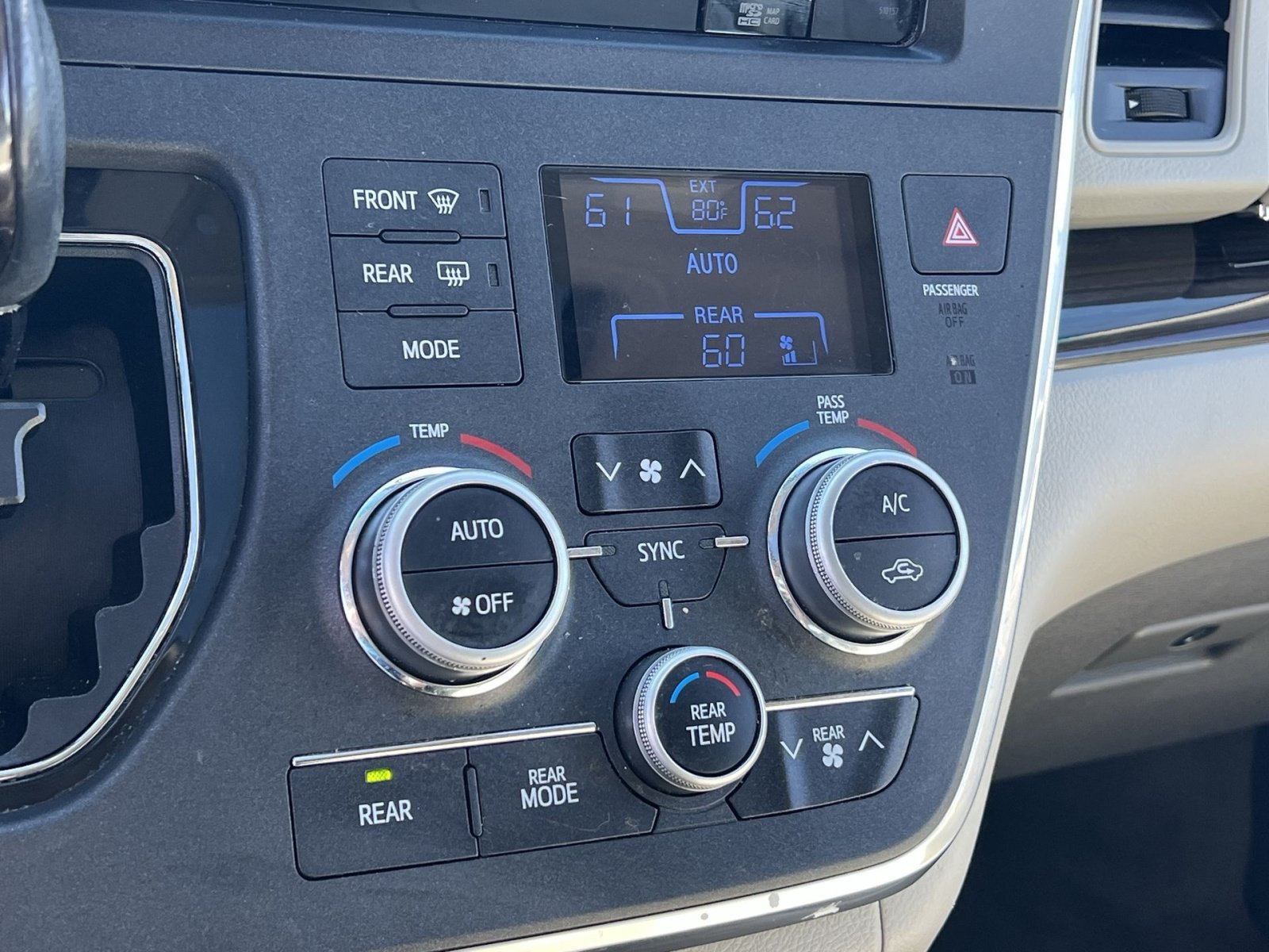 Used 2017 Toyota Sienna XLE w/ XLE Navigation Package FWD image 20