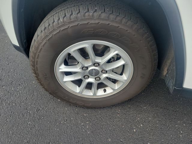 Used 2020 Jeep Grand Cherokee Laredo image 31