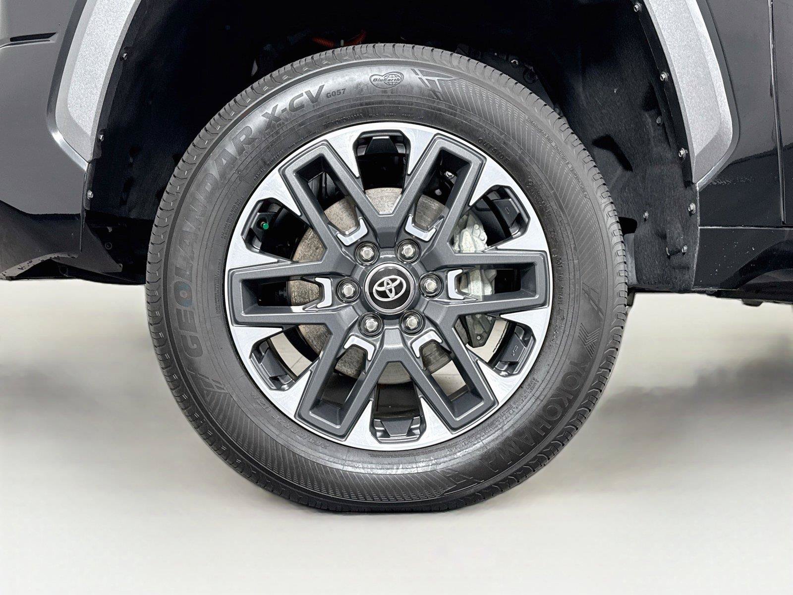 Used 2025 Toyota Tundra Limited AWD/4WD image 46