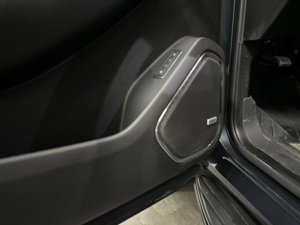 Used 2019 GMC Yukon SLT w/ Graphite Performance Edition RWD image 43